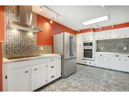 10832 Maplecreek Drive Se, Calgary, AB - Indoor Photo Showing Kitchen