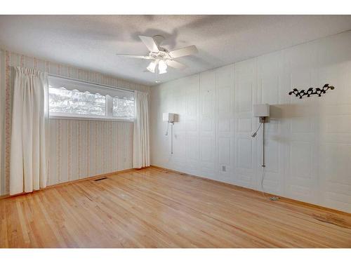 10832 Maplecreek Drive Se, Calgary, AB - Indoor Photo Showing Other Room