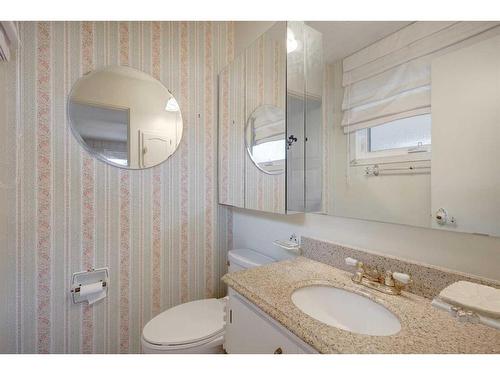 10832 Maplecreek Drive Se, Calgary, AB - Indoor Photo Showing Bathroom