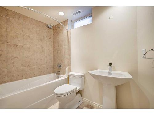 10832 Maplecreek Drive Se, Calgary, AB - Indoor Photo Showing Bathroom