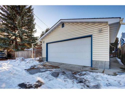 10832 Maplecreek Drive Se, Calgary, AB - Outdoor