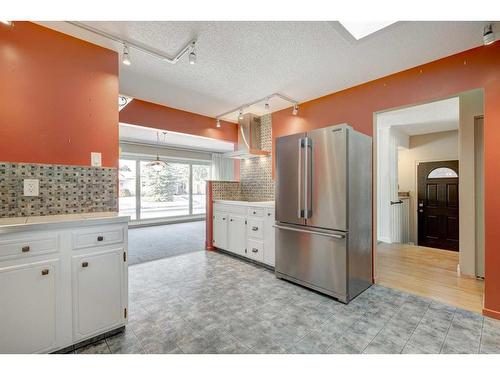 10832 Maplecreek Drive Se, Calgary, AB - Indoor Photo Showing Kitchen