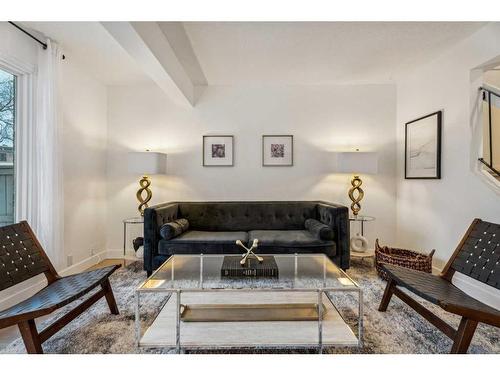 111-1055 72 Avenue Nw, Calgary, AB - Indoor Photo Showing Living Room