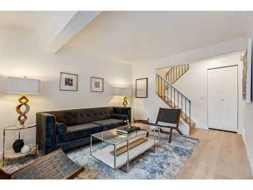 111-1055 72 Avenue Nw, Calgary, AB - Indoor Photo Showing Living Room