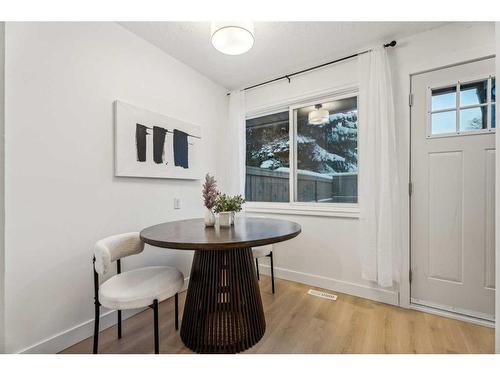 111-1055 72 Avenue Nw, Calgary, AB - Indoor Photo Showing Dining Room