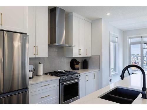 24 Royal Elm Green Nw, Calgary, AB - Indoor Photo Showing Kitchen With Double Sink With Upgraded Kitchen