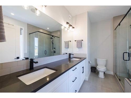 24 Royal Elm Green Nw, Calgary, AB - Indoor Photo Showing Bathroom