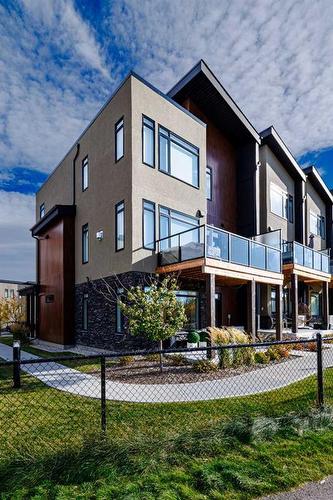 24 Royal Elm Green Nw, Calgary, AB - Outdoor