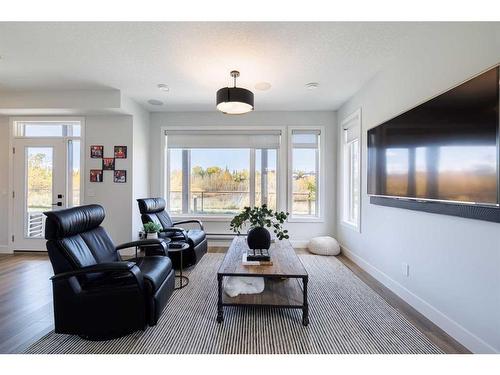 24 Royal Elm Green Nw, Calgary, AB - Indoor Photo Showing Living Room