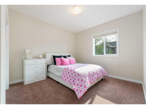 76 Mahogany Manor Se, Calgary, AB - Indoor Photo Showing Bedroom