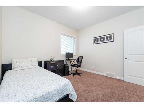 76 Mahogany Manor Se, Calgary, AB - Indoor Photo Showing Bedroom