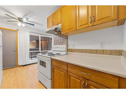 10-3519 49 Street Nw, Calgary, AB - Indoor Photo Showing Kitchen