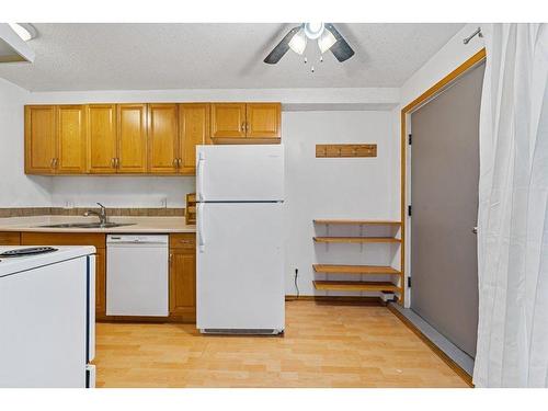 10-3519 49 Street Nw, Calgary, AB - Indoor Photo Showing Kitchen With Double Sink