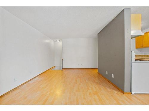 10-3519 49 Street Nw, Calgary, AB - Indoor Photo Showing Other Room