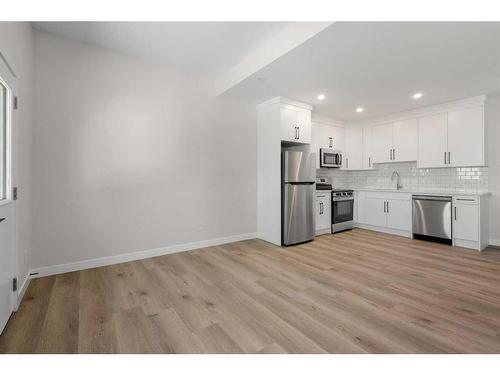 3812 Centre A Street Ne, Calgary, AB - Indoor Photo Showing Kitchen With Stainless Steel Kitchen With Upgraded Kitchen