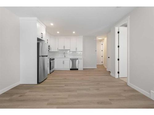 3812 Centre A Street Ne, Calgary, AB - Indoor Photo Showing Kitchen