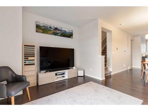 113 Ascot Point Sw, Calgary, AB - Indoor Photo Showing Living Room