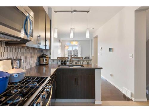 113 Ascot Point Sw, Calgary, AB - Indoor Photo Showing Kitchen