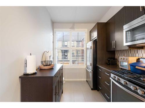 113 Ascot Point Sw, Calgary, AB - Indoor Photo Showing Kitchen