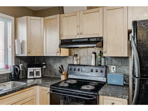 140 Royal Oak Gardens Nw, Calgary, AB - Indoor Photo Showing Kitchen