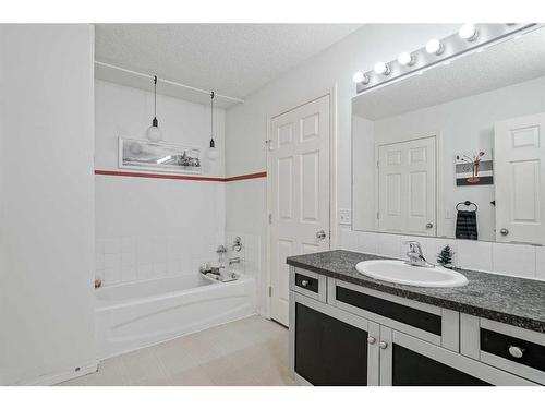 140 Royal Oak Gardens Nw, Calgary, AB - Indoor Photo Showing Bathroom