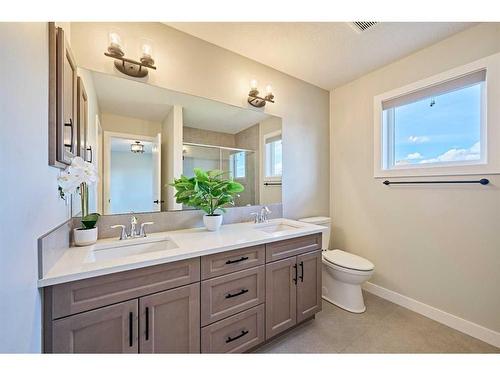 48 Shawnee Green Sw, Calgary, AB - Indoor Photo Showing Bathroom