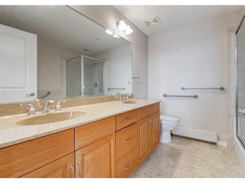 404-1726 14 Avenue Nw, Calgary, AB - Indoor Photo Showing Bathroom