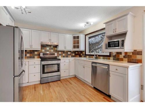 6724 Silverdale Road Nw, Calgary, AB - Indoor Photo Showing Kitchen