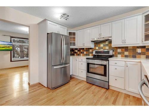 6724 Silverdale Road Nw, Calgary, AB - Indoor Photo Showing Kitchen