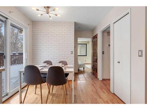 6724 Silverdale Road Nw, Calgary, AB - Indoor Photo Showing Dining Room