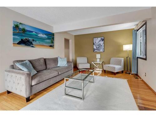 6724 Silverdale Road Nw, Calgary, AB - Indoor Photo Showing Living Room