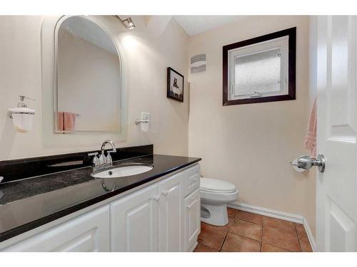 6724 Silverdale Road Nw, Calgary, AB - Indoor Photo Showing Bathroom