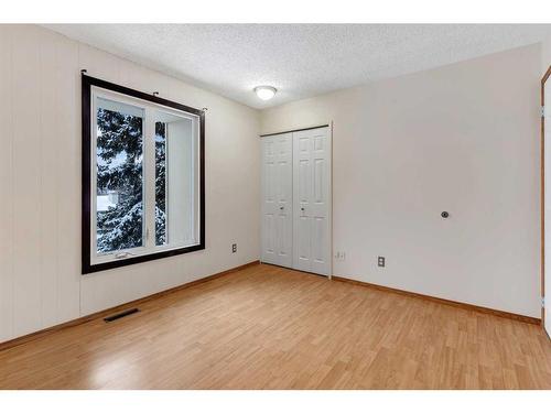 6724 Silverdale Road Nw, Calgary, AB - Indoor Photo Showing Other Room