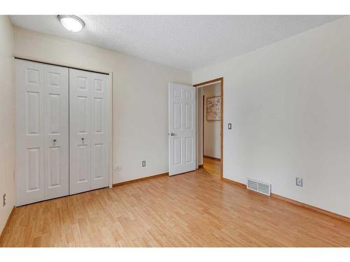 6724 Silverdale Road Nw, Calgary, AB - Indoor Photo Showing Other Room