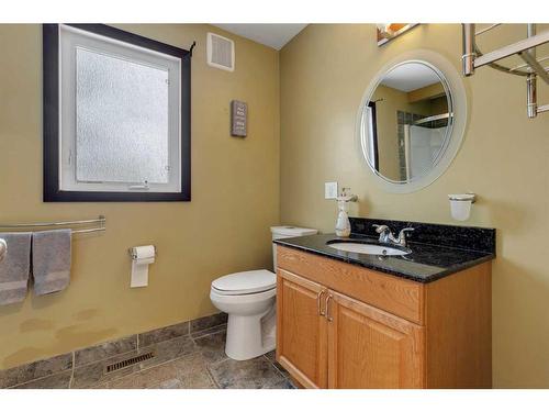 6724 Silverdale Road Nw, Calgary, AB - Indoor Photo Showing Bathroom