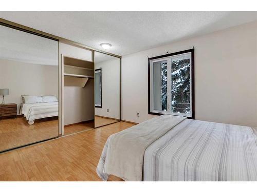 6724 Silverdale Road Nw, Calgary, AB - Indoor Photo Showing Bedroom