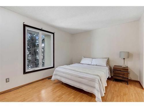 6724 Silverdale Road Nw, Calgary, AB - Indoor Photo Showing Bedroom