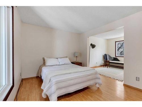 6724 Silverdale Road Nw, Calgary, AB - Indoor Photo Showing Bedroom