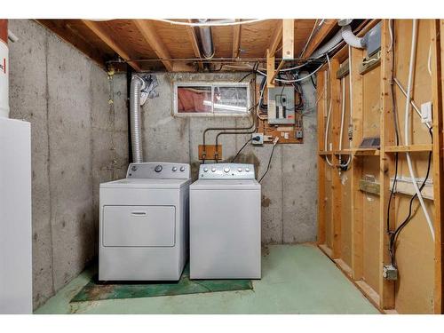 6724 Silverdale Road Nw, Calgary, AB - Indoor Photo Showing Laundry Room