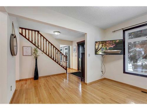 6724 Silverdale Road Nw, Calgary, AB - Indoor Photo Showing Other Room