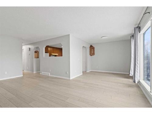 6768 Malvern Road, Calgary, AB - Indoor Photo Showing Other Room