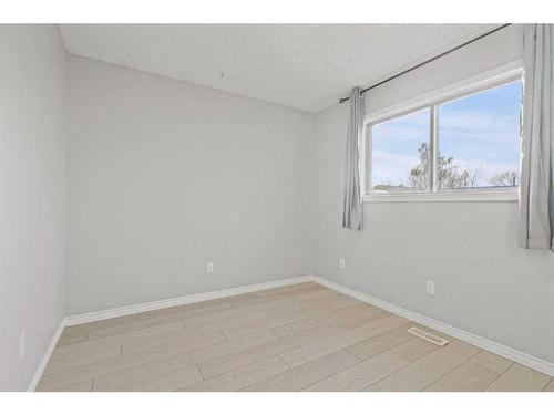 6768 Malvern Road, Calgary, AB - Indoor Photo Showing Other Room