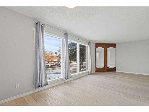 6768 Malvern Road, Calgary, AB - Indoor Photo Showing Other Room