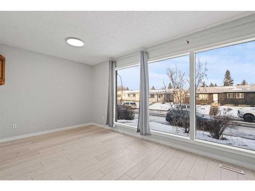 6768 Malvern Road, Calgary, AB - Indoor Photo Showing Other Room