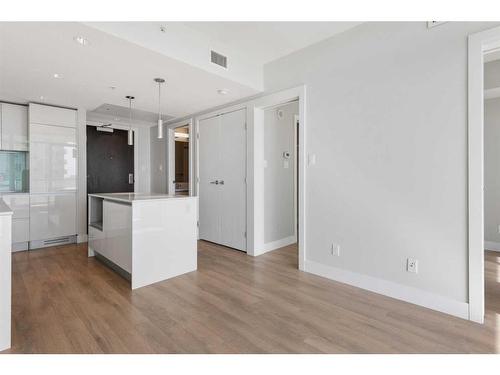 1303-1122 3 Street Se, Calgary, AB - Indoor Photo Showing Kitchen