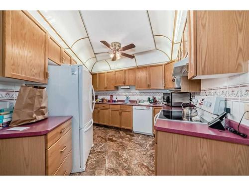 308-7239 Sierra Morena Boulevard Sw, Calgary, AB - Indoor Photo Showing Kitchen