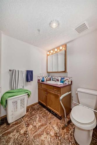 308-7239 Sierra Morena Boulevard Sw, Calgary, AB - Indoor Photo Showing Bathroom