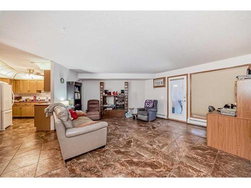 308-7239 Sierra Morena Boulevard Sw, Calgary, AB - Indoor Photo Showing Living Room