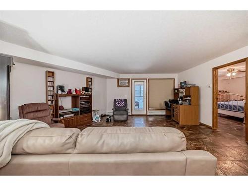 308-7239 Sierra Morena Boulevard Sw, Calgary, AB - Indoor Photo Showing Living Room