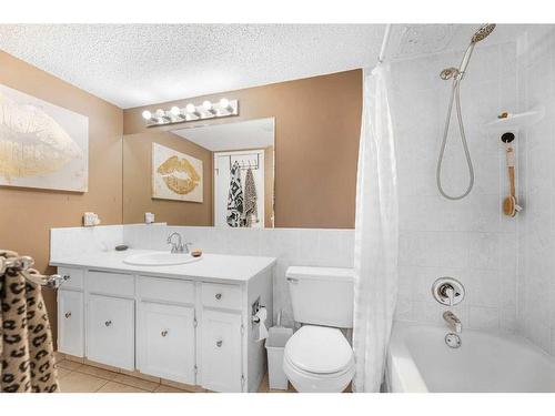 203-511 56 Avenue Sw, Calgary, AB - Indoor Photo Showing Bathroom